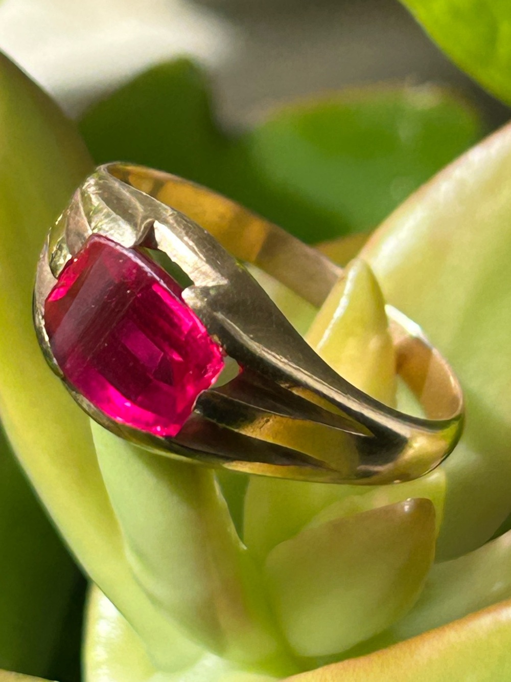Vintage 10K yellow gold simulated lab created pink sapphire or ruby ring size 10